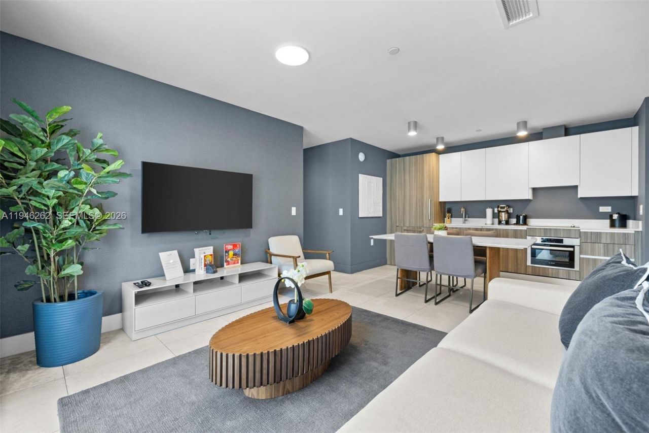 239 SW 9th St, Unit 2303, Miami, FL 33130 Photo