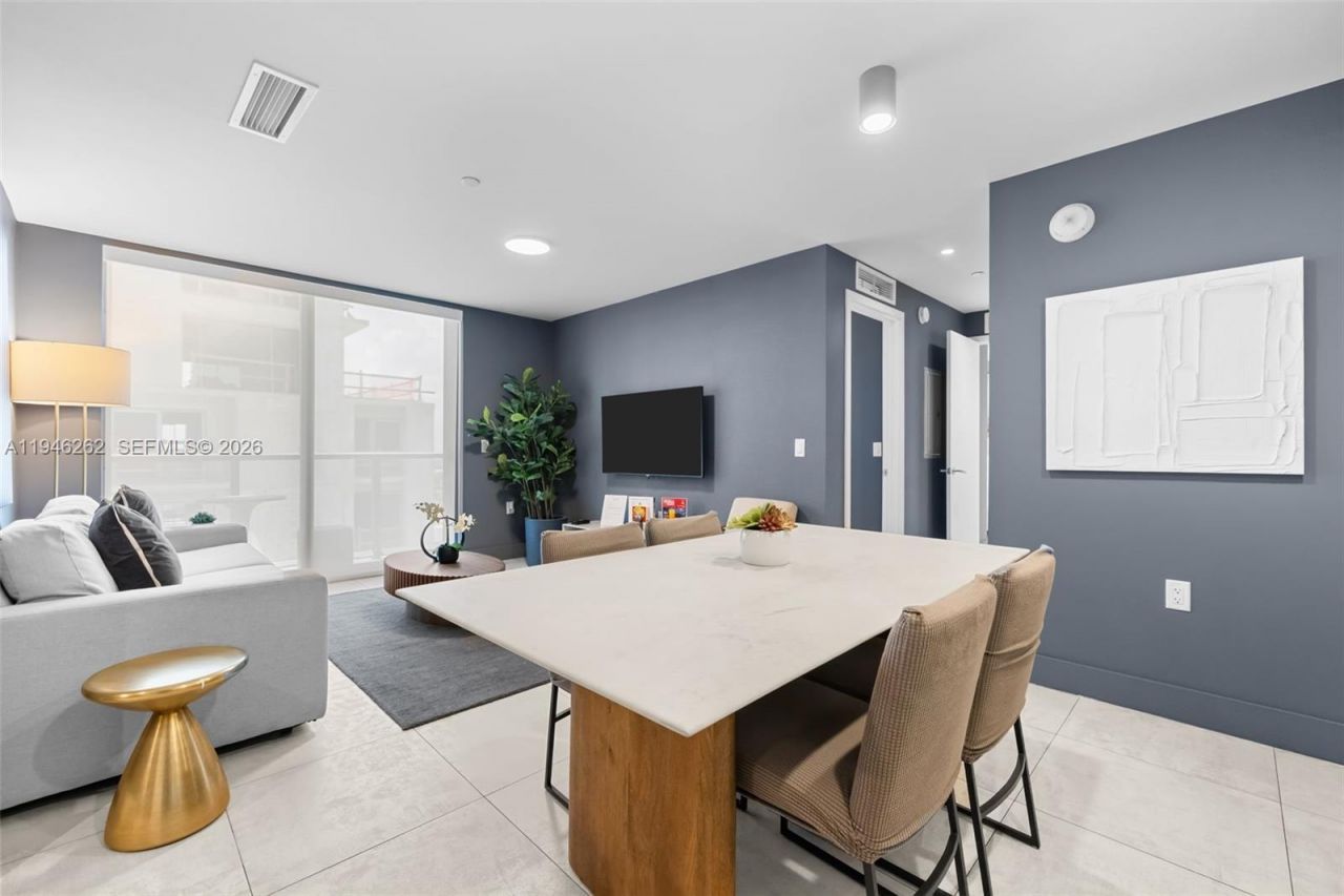 239 SW 9th St, Unit 2303, Miami, FL 33130 Photo