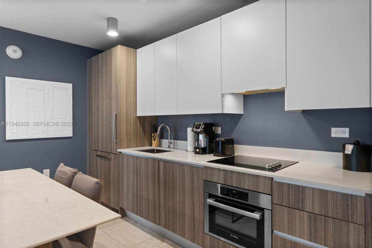 239 SW 9th St, Unit 2303, Miami, FL 33130 Photo