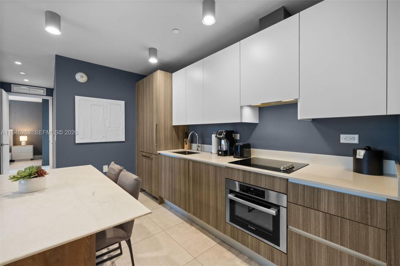 239 SW 9th St, Unit 2303, Miami, FL 33130 Photo