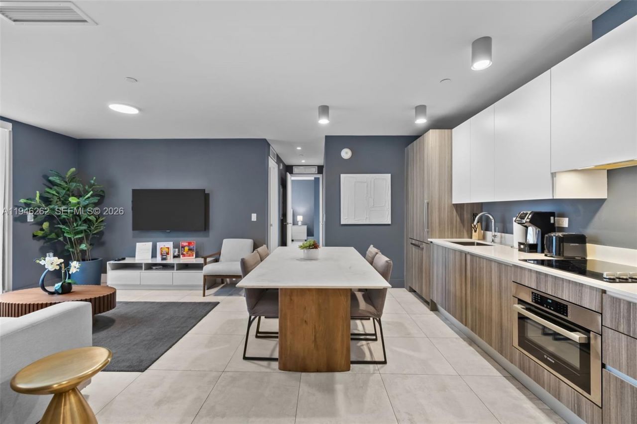 239 SW 9th St, Unit 2303, Miami, FL 33130 Photo