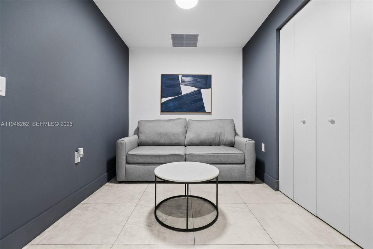 239 SW 9th St, Unit 2303, Miami, FL 33130 Photo