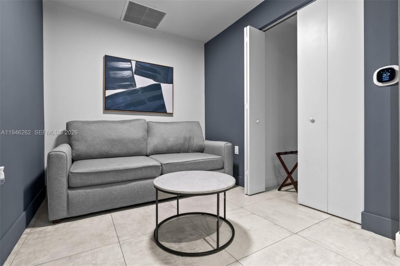 239 SW 9th St, Unit 2303, Miami, FL 33130 Photo