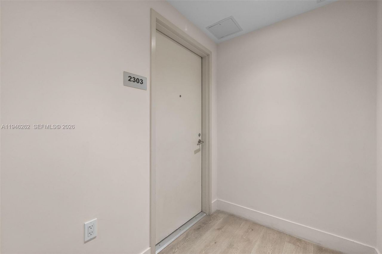 239 SW 9th St, Unit 2303, Miami, FL 33130 Photo