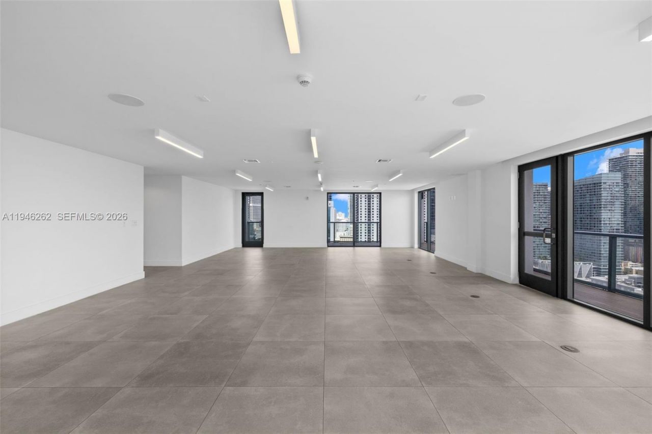 239 SW 9th St, Unit 2303, Miami, FL 33130 Photo