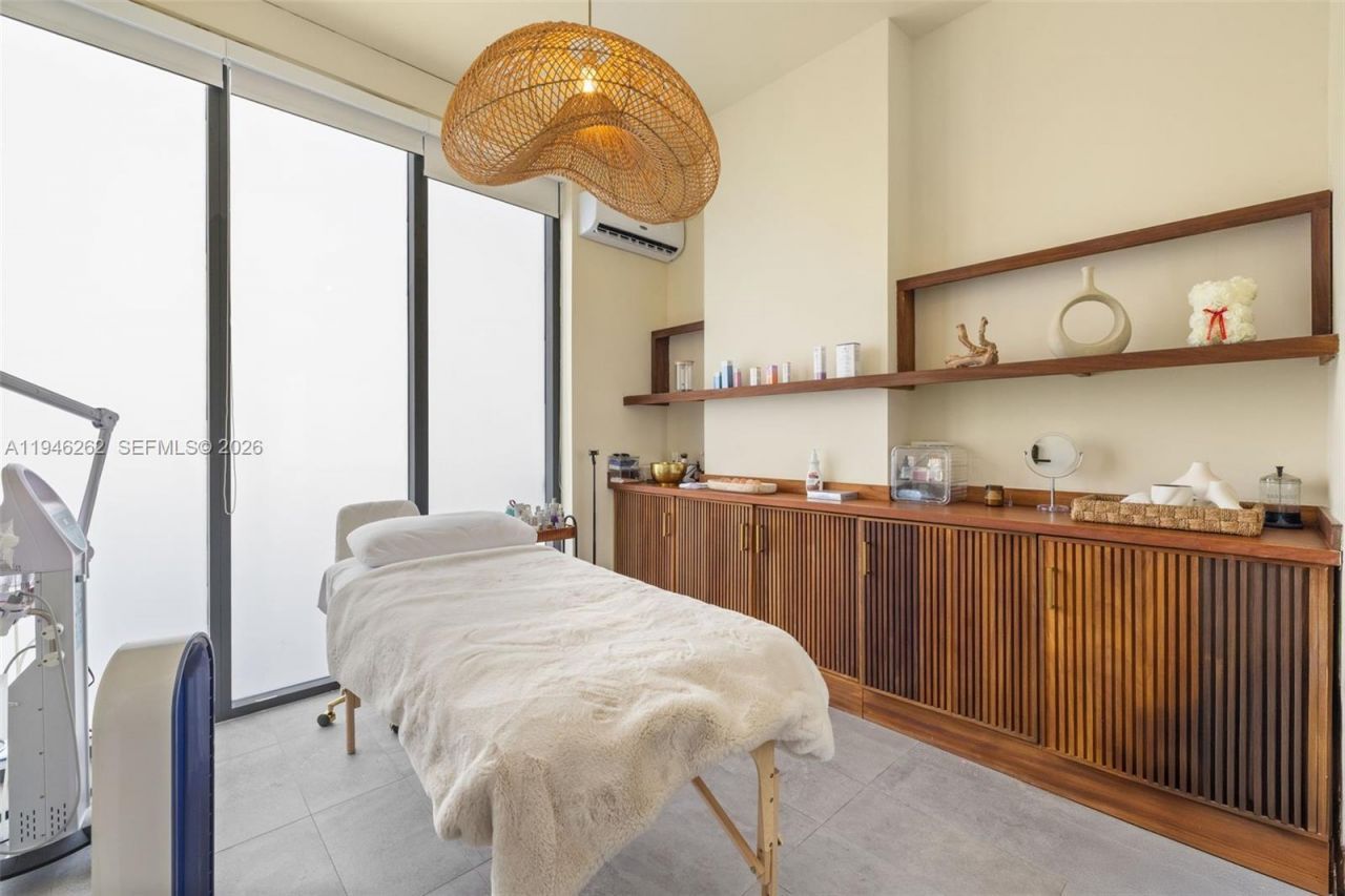 239 SW 9th St, Unit 2303, Miami, FL 33130 Photo