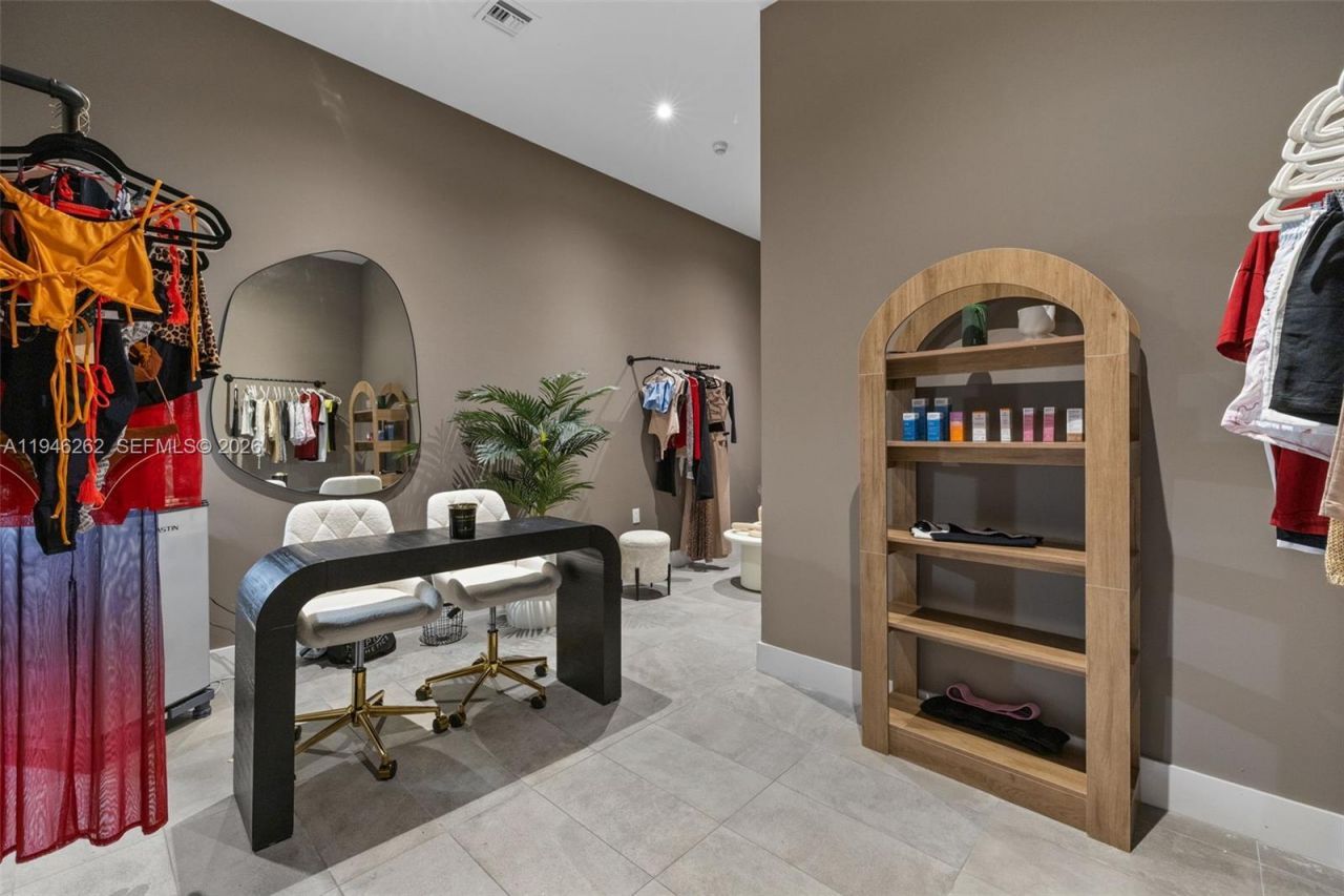 239 SW 9th St, Unit 2303, Miami, FL 33130 Photo