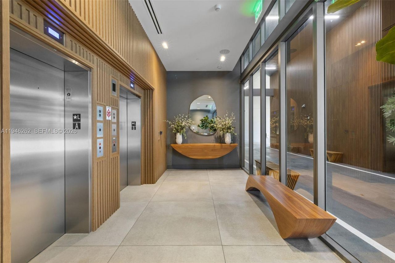 239 SW 9th St, Unit 2303, Miami, FL 33130 Photo