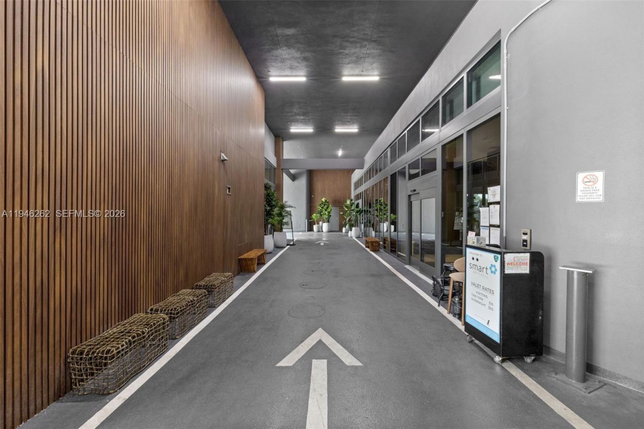 239 SW 9th St, Unit 2303, Miami, FL 33130 Photo