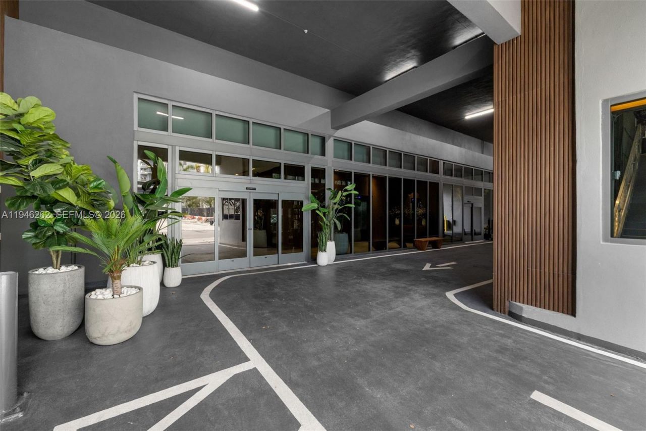 239 SW 9th St, Unit 2303, Miami, FL 33130 Photo