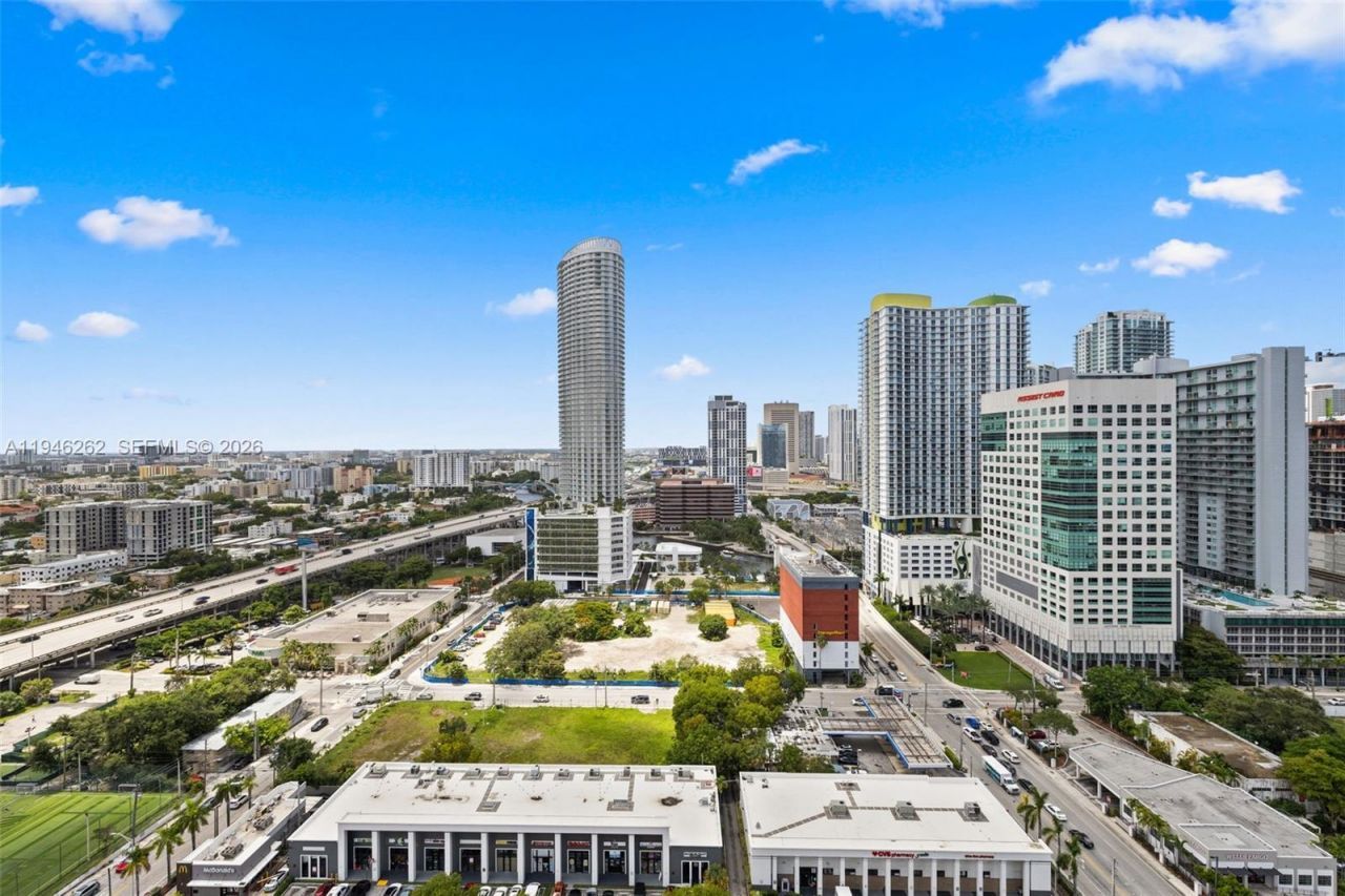 239 SW 9th St, Unit 2303, Miami, FL 33130 Photo