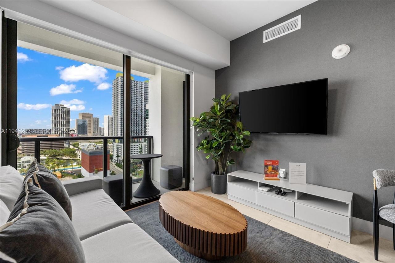 239 SW 9th St, Unit 1604, Miami, FL 33130 Photo