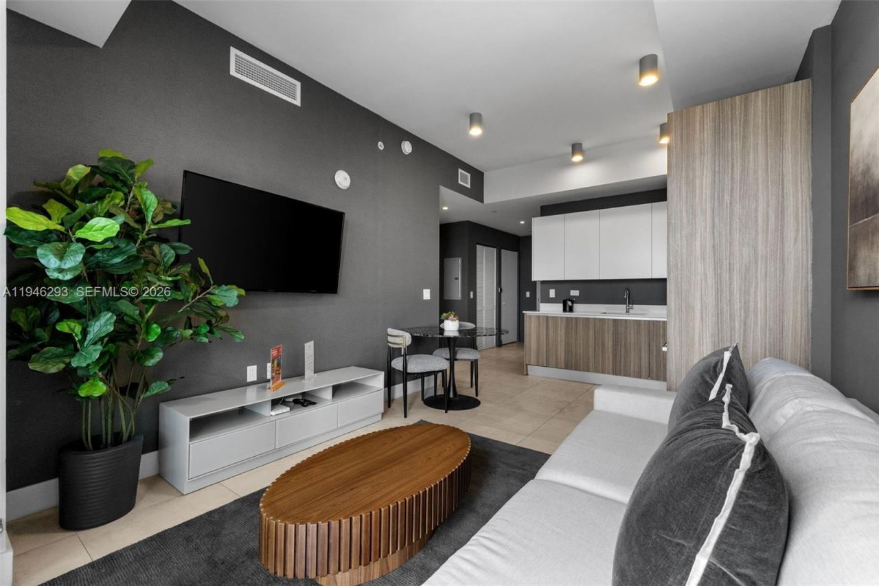 239 SW 9th St, Unit 1604, Miami, FL 33130 Photo