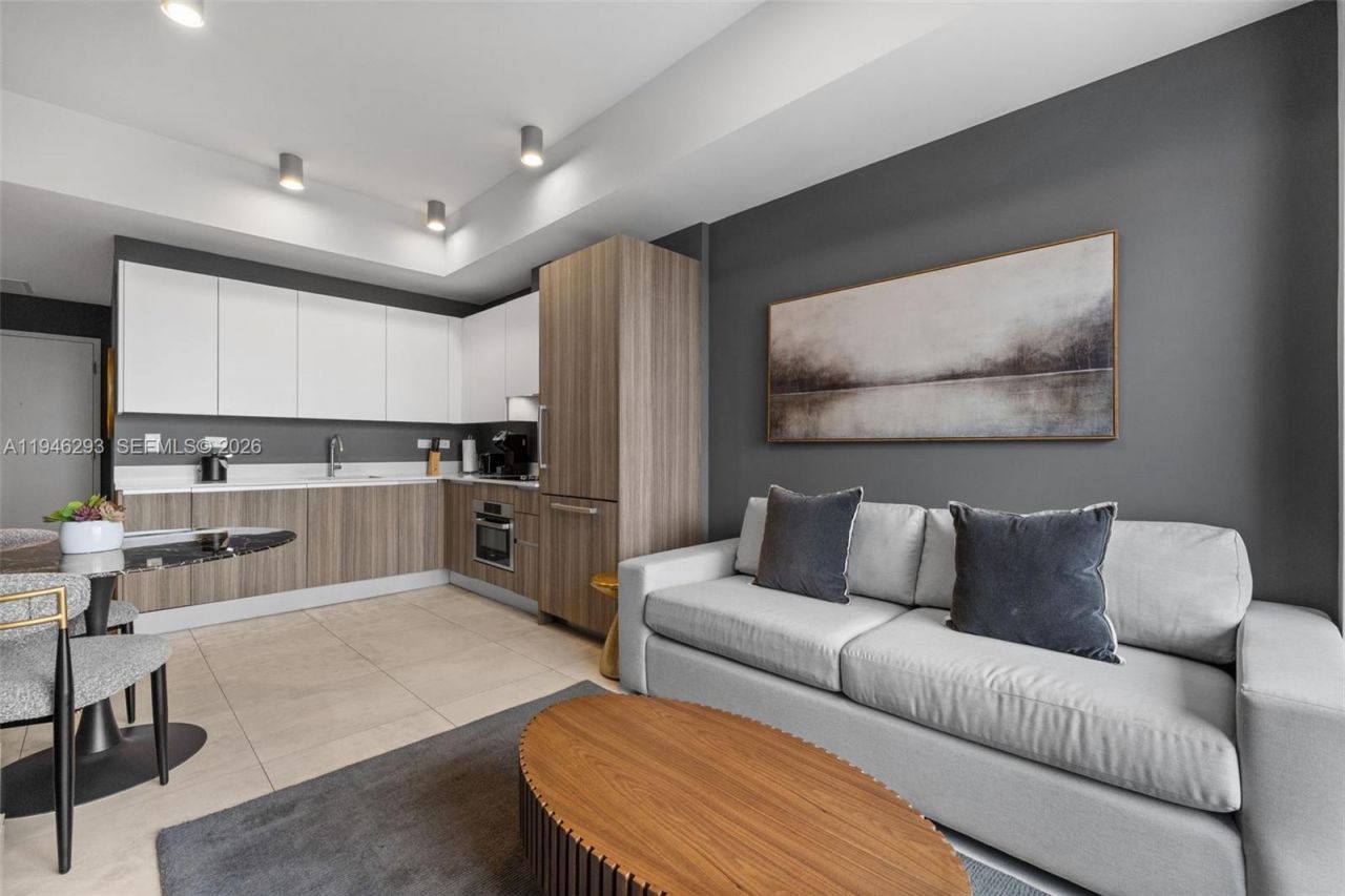 239 SW 9th St, Unit 1604, Miami, FL 33130 Photo