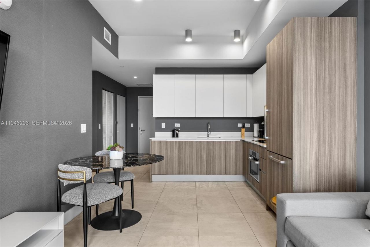 239 SW 9th St, Unit 1604, Miami, FL 33130 Photo