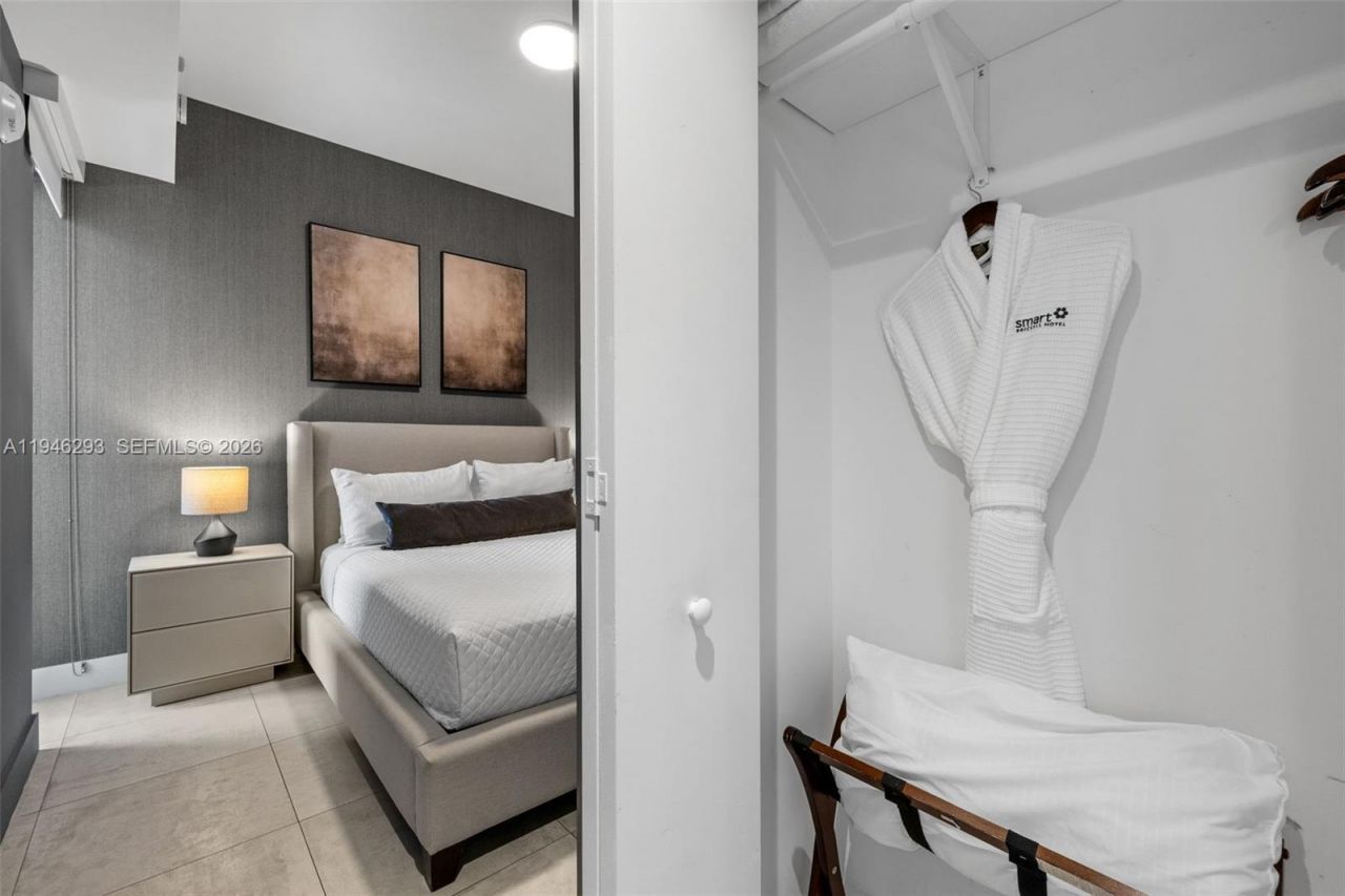 239 SW 9th St, Unit 1604, Miami, FL 33130 Photo