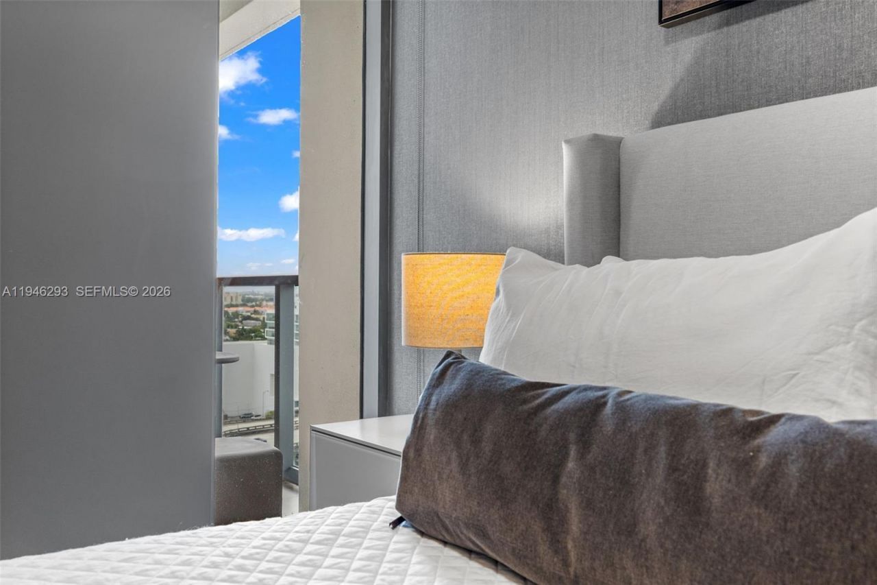 239 SW 9th St, Unit 1604, Miami, FL 33130 Photo