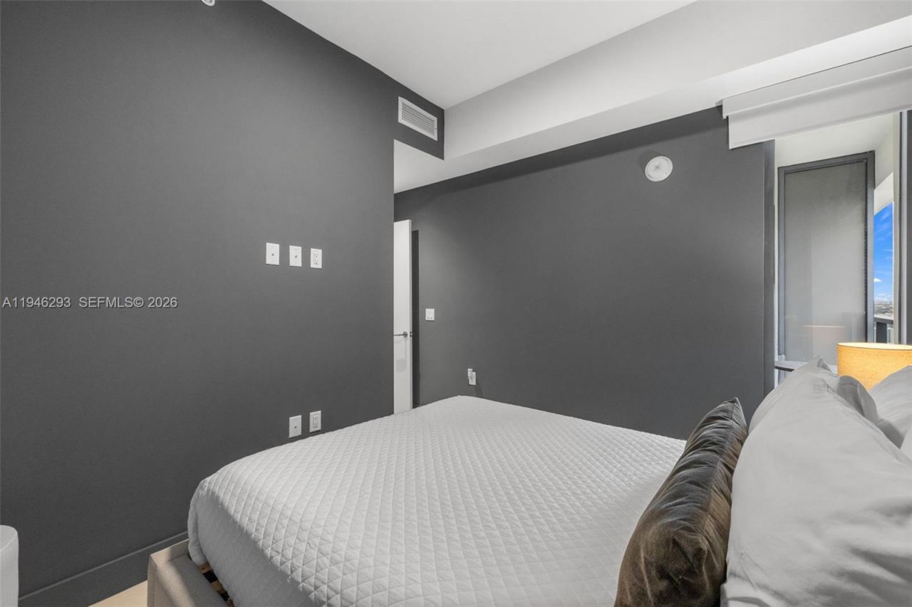 239 SW 9th St, Unit 1604, Miami, FL 33130 Photo