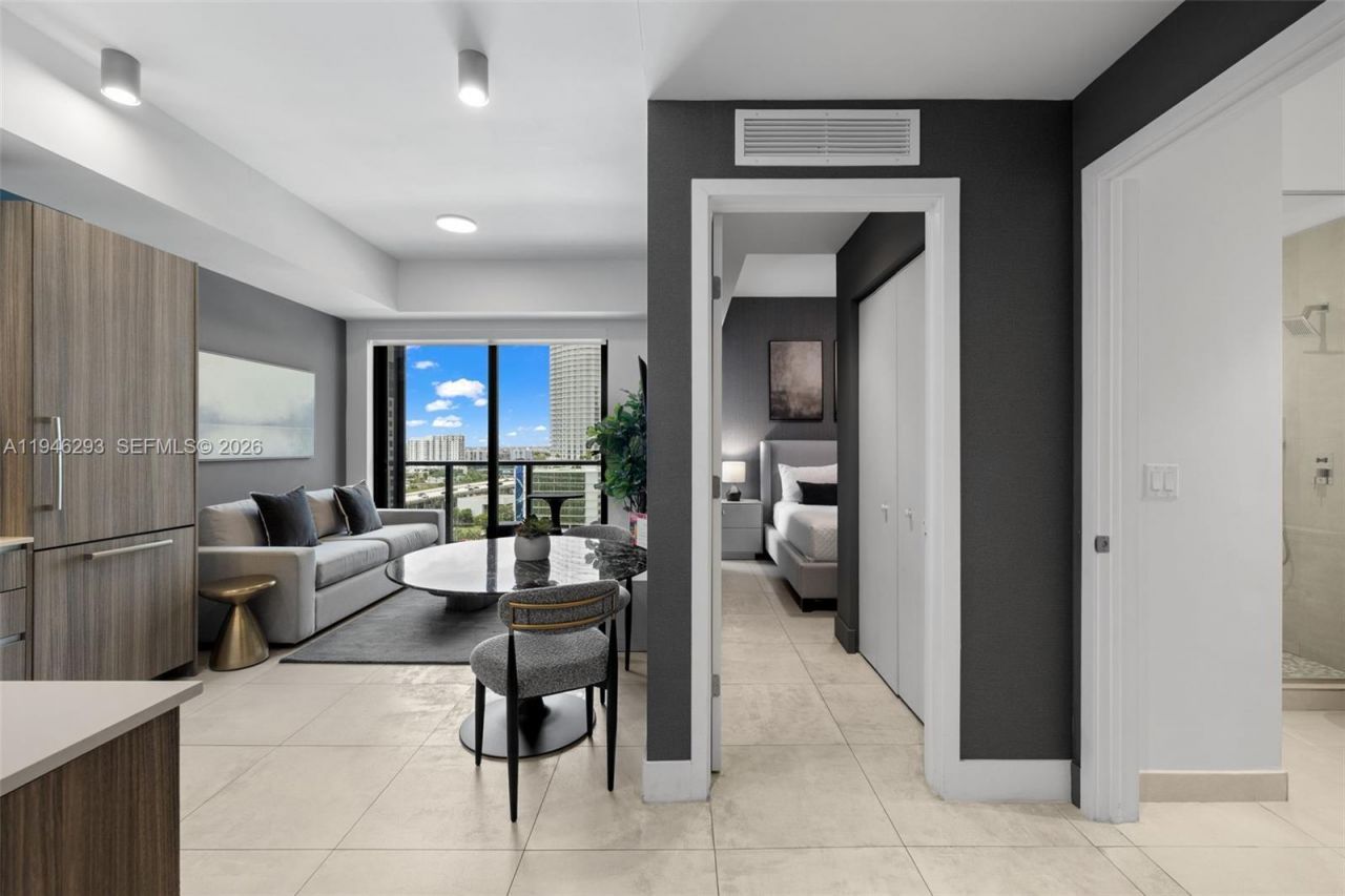 239 SW 9th St, Unit 1604, Miami, FL 33130 Photo