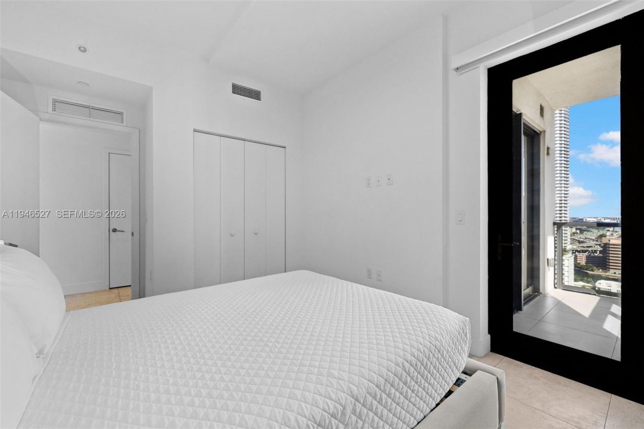 239 SW 9th St, Unit 2304, Miami, FL 33130 Photo