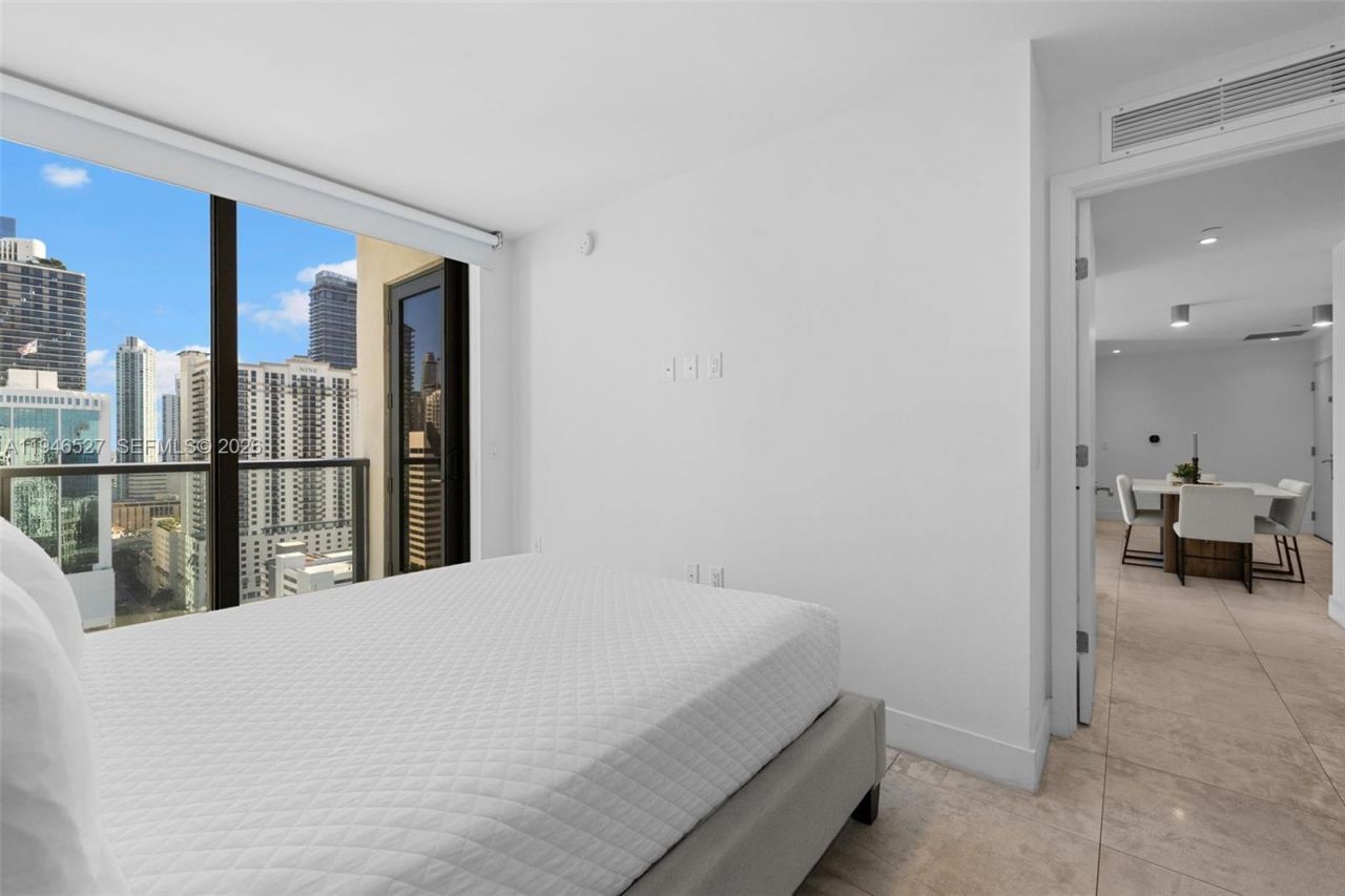 239 SW 9th St, Unit 2304, Miami, FL 33130 Photo