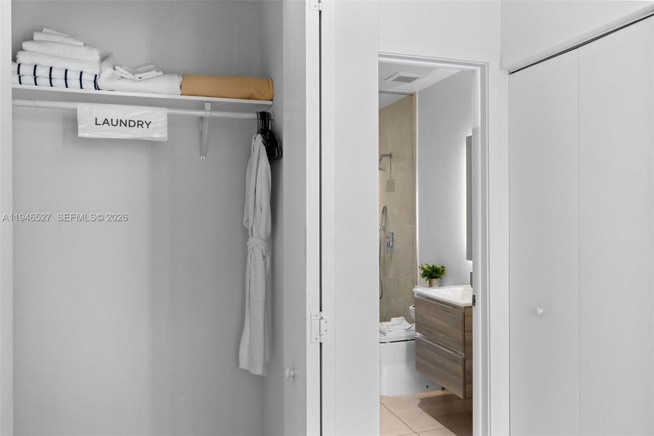 239 SW 9th St, Unit 2304, Miami, FL 33130 Photo