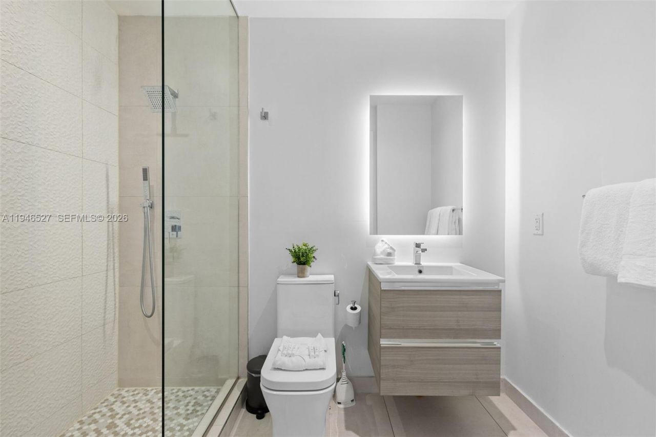 239 SW 9th St, Unit 2304, Miami, FL 33130 Photo