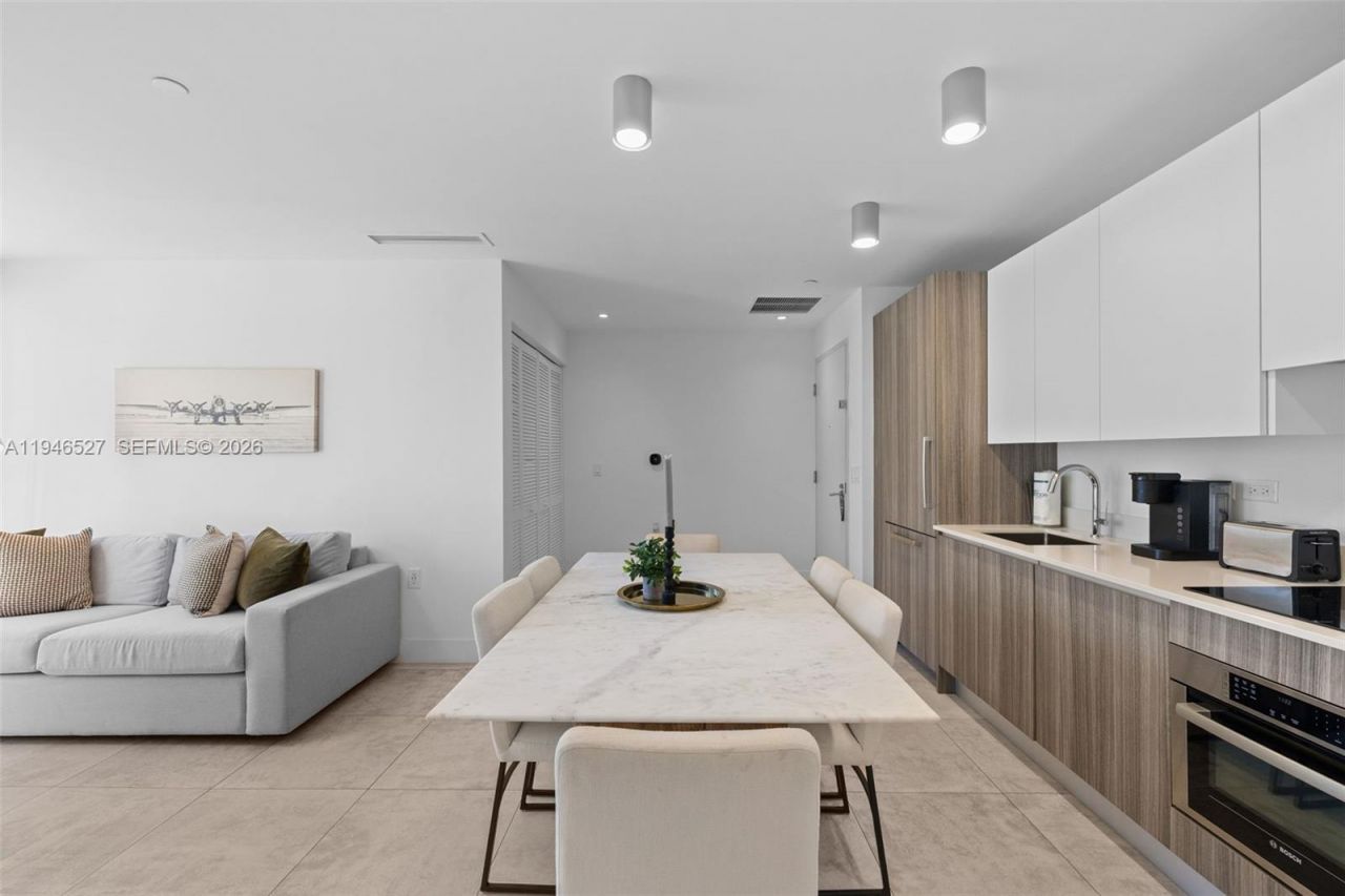 239 SW 9th St, Unit 2304, Miami, FL 33130 Photo