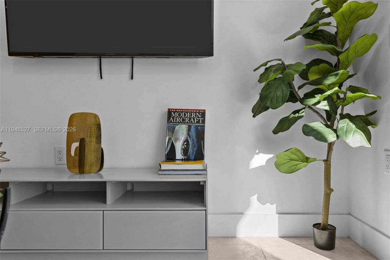 239 SW 9th St, Unit 2304, Miami, FL 33130 Photo