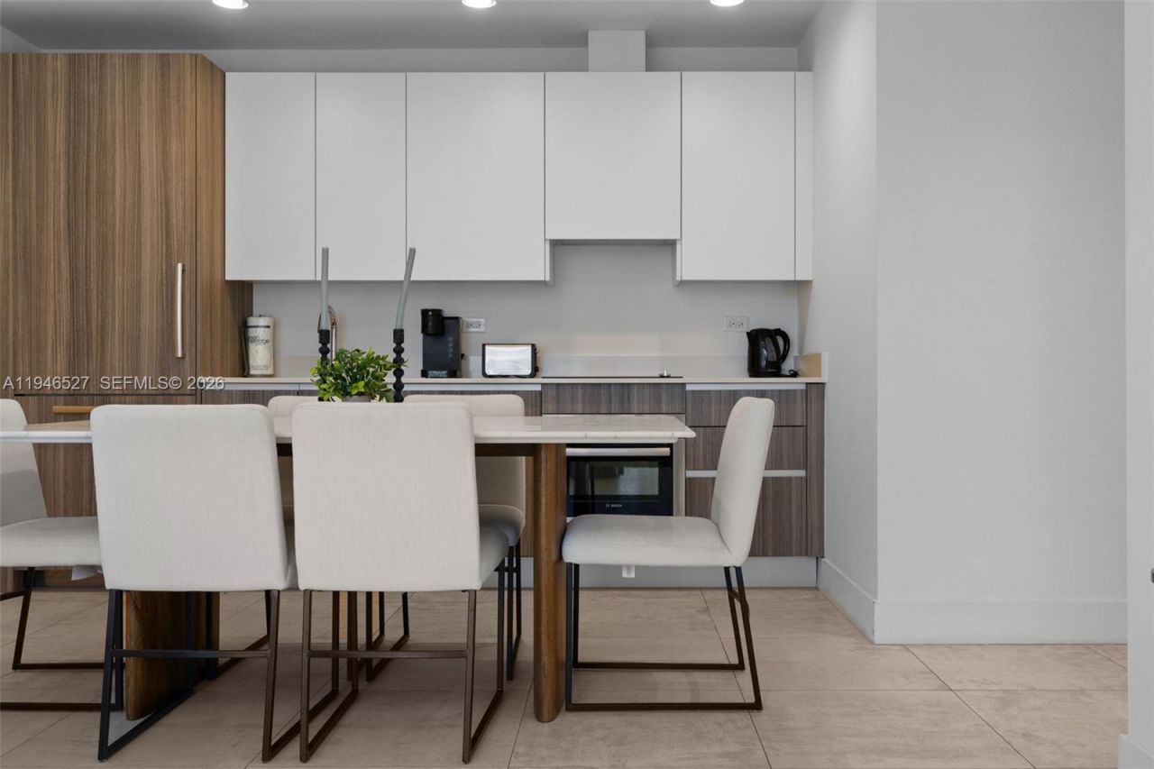 239 SW 9th St, Unit 2304, Miami, FL 33130 Photo