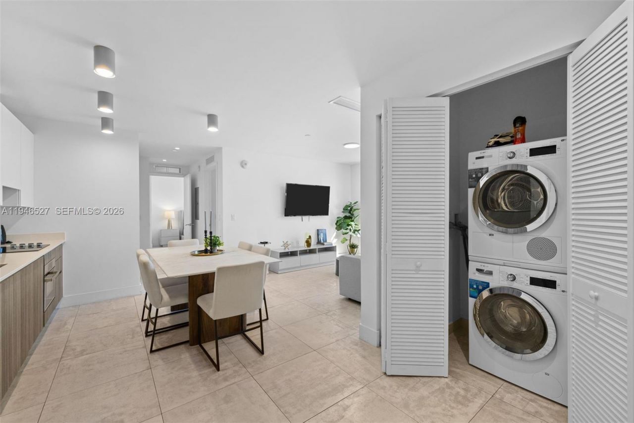 239 SW 9th St, Unit 2304, Miami, FL 33130 Photo