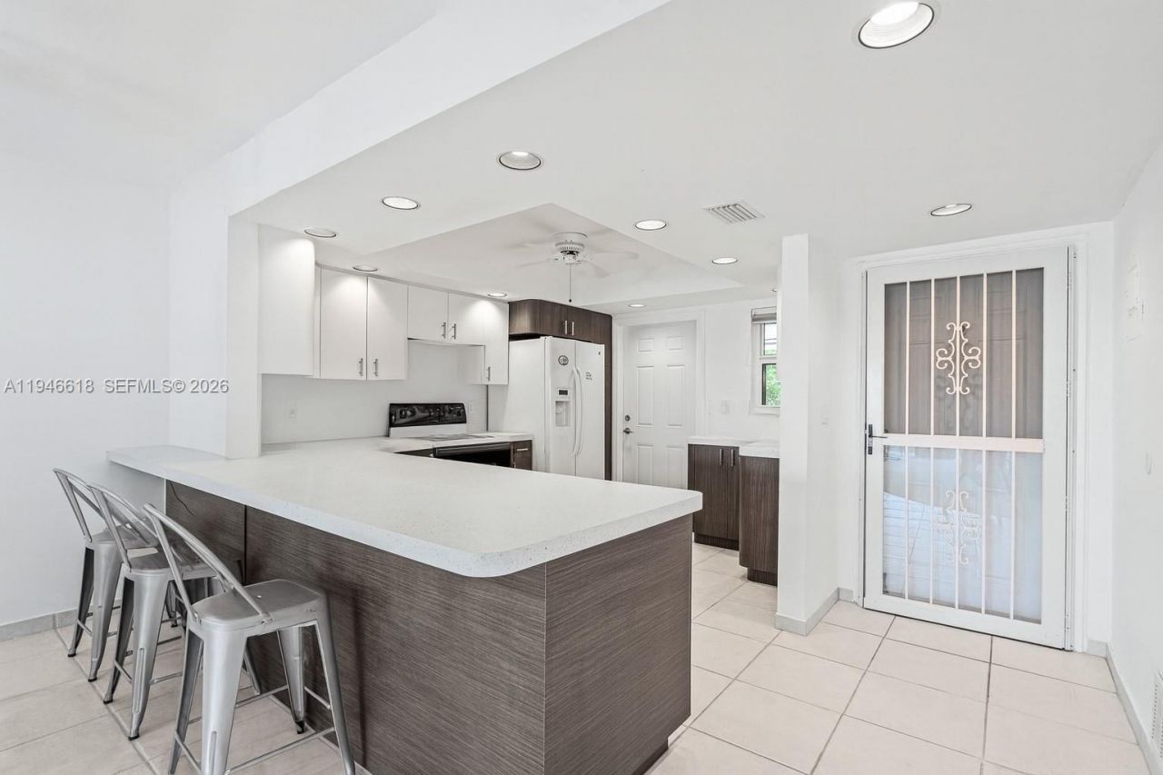 3121 NE 51st St, Unit 203E, Fort Lauderdale, FL 33308 Photo