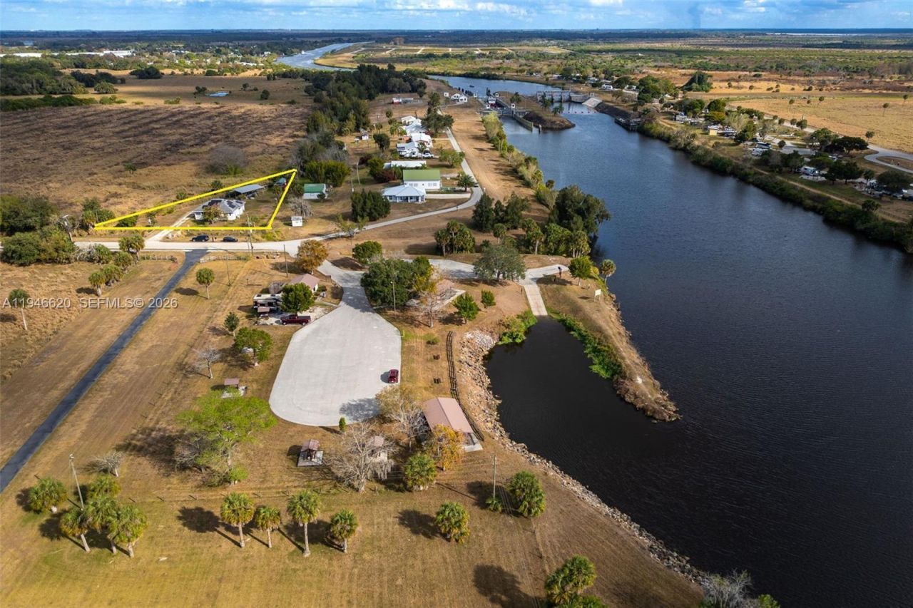 2915 Ortona Locks Rd, Moore Haven, FL 33471 Photo