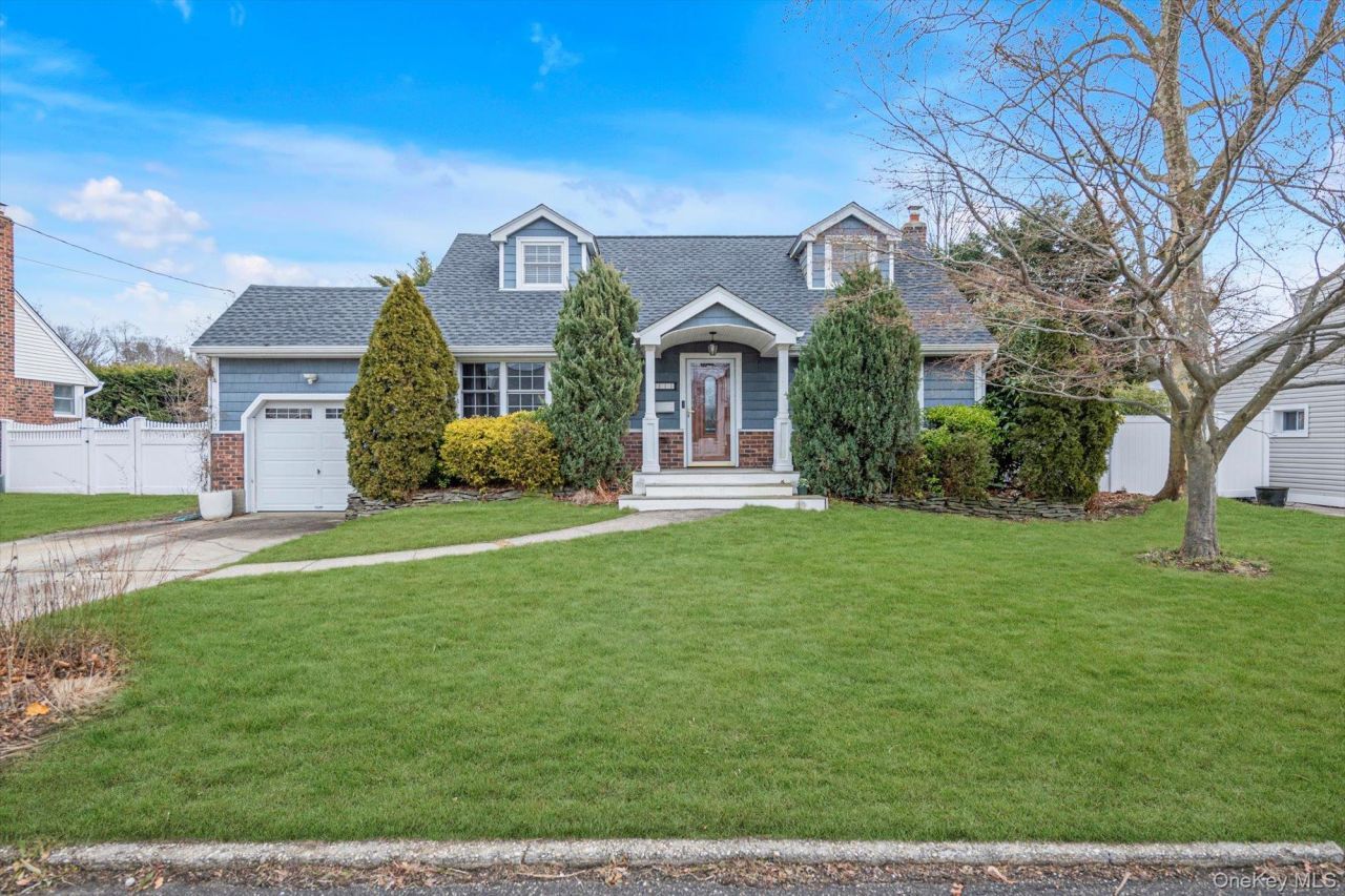 111 Elberta Drive, East Northport, NY 11731 Main Photo