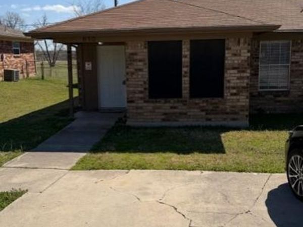 810 Woodland Court, Kennedale, TX 76060