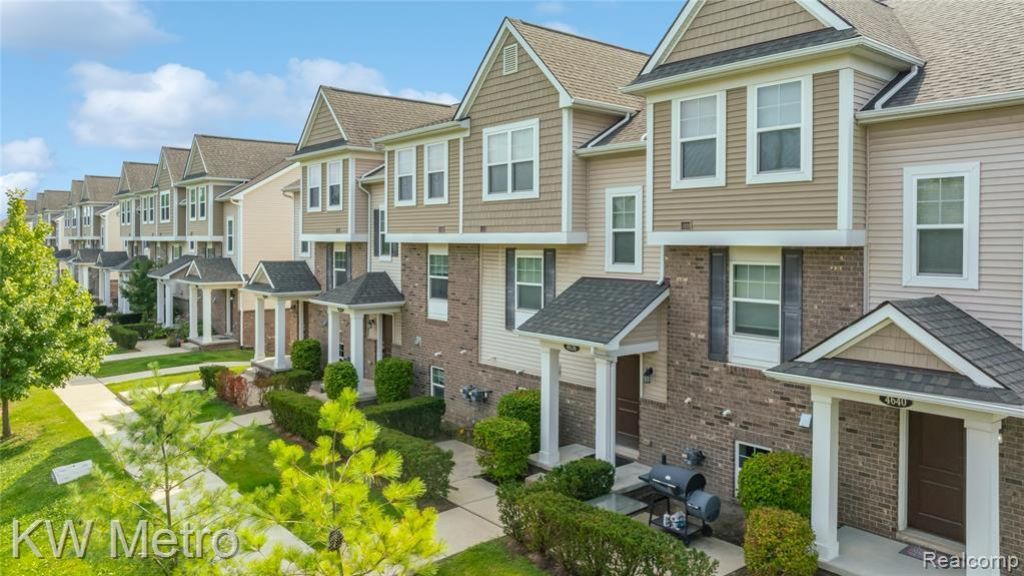 4636 Bradley Circle, Troy, MI 48085 Main Photo