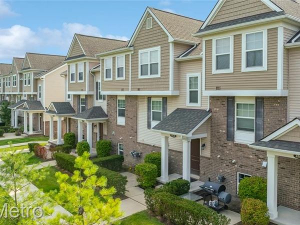 4636 Bradley Circle, Troy, MI 48085