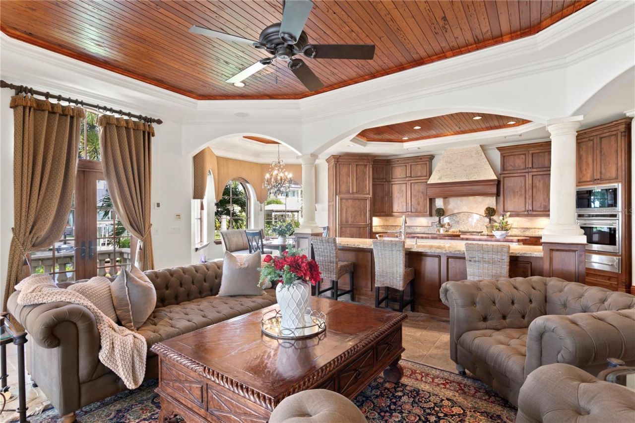 25 W Spanish Main Street, Tampa, FL 33609 Photo