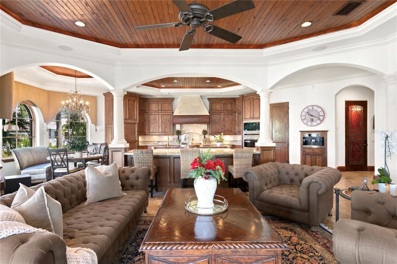 25 W Spanish Main Street, Tampa, FL 33609 Photo