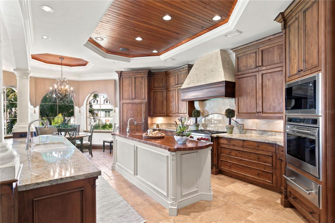 25 W Spanish Main Street, Tampa, FL 33609 Photo