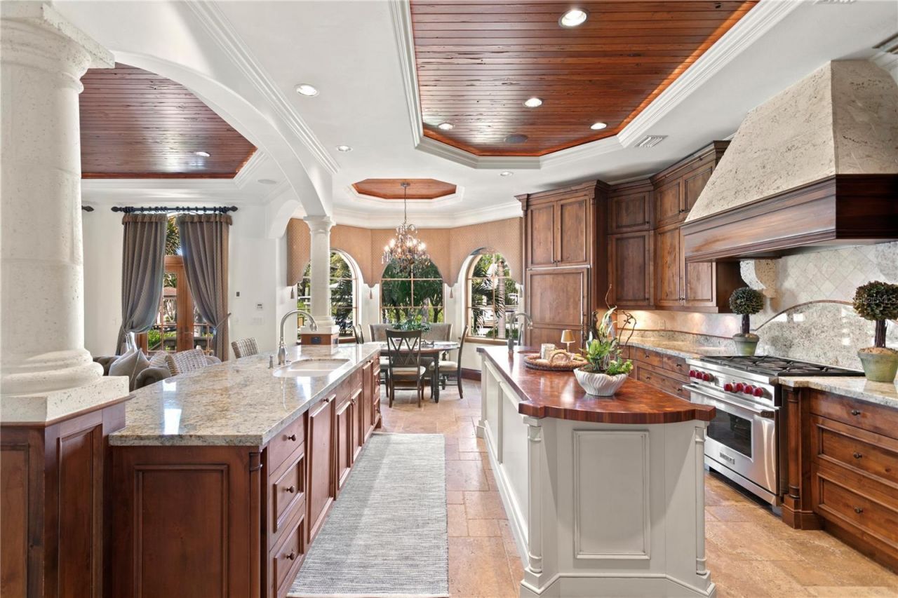 25 W Spanish Main Street, Tampa, FL 33609 Photo