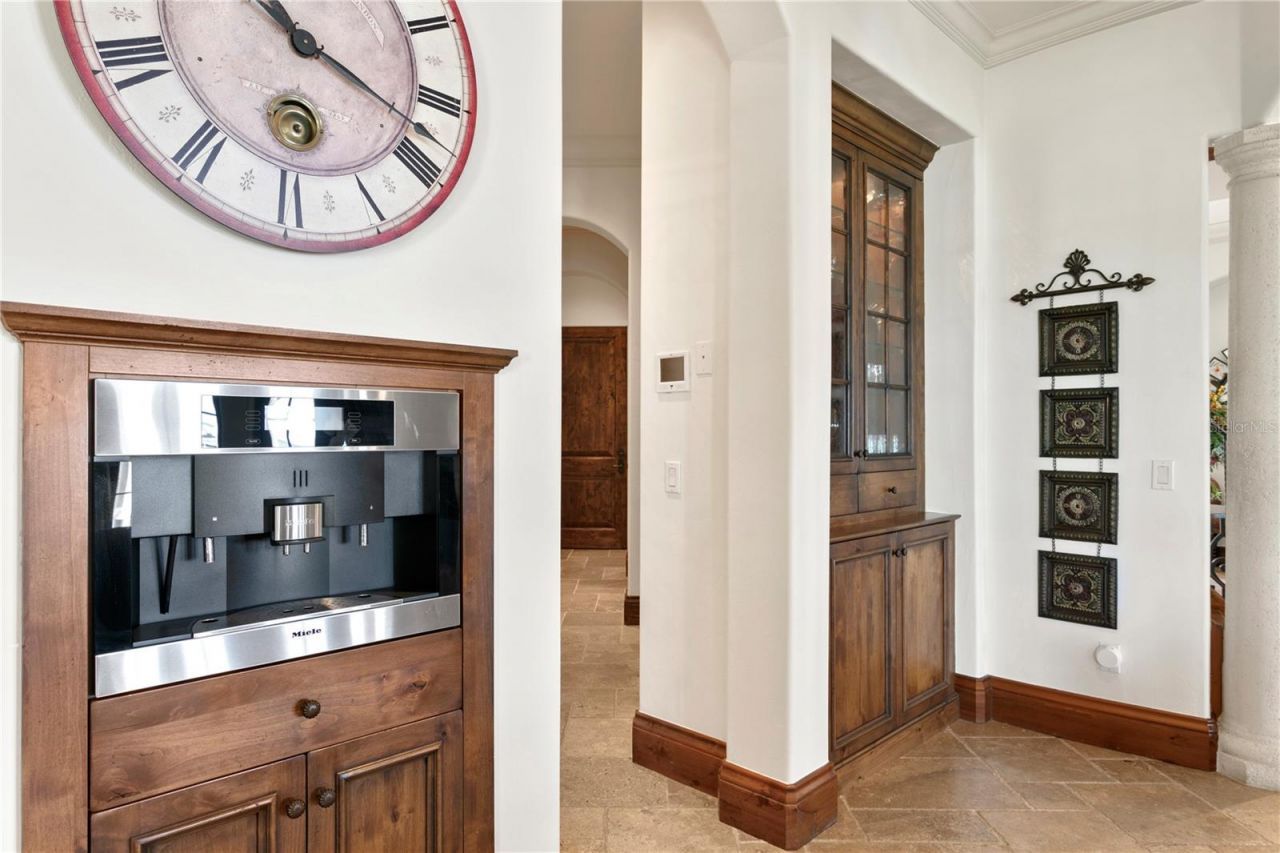 25 W Spanish Main Street, Tampa, FL 33609 Photo