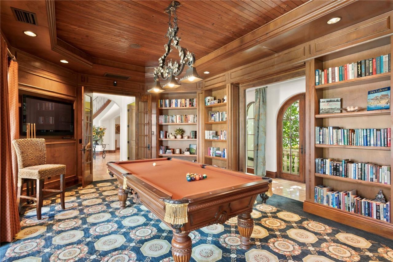 25 W Spanish Main Street, Tampa, FL 33609 Photo