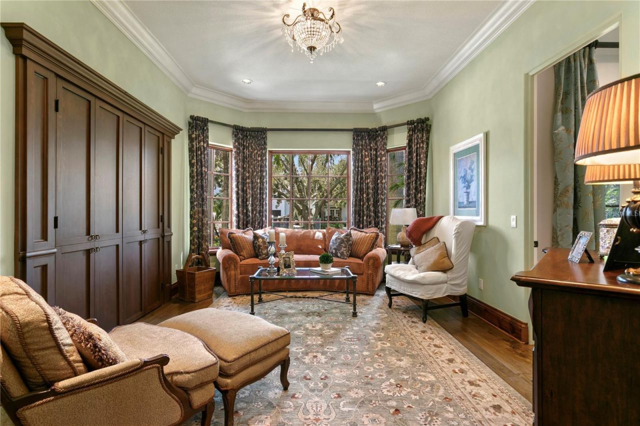 25 W Spanish Main Street, Tampa, FL 33609 Photo