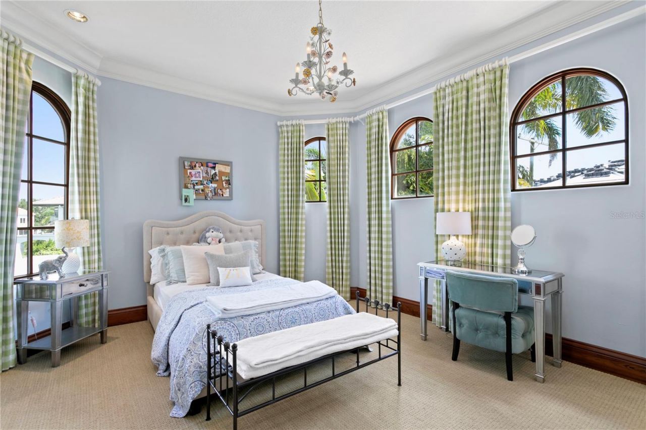 25 W Spanish Main Street, Tampa, FL 33609 Photo