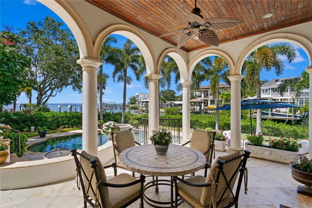 25 W Spanish Main Street, Tampa, FL 33609 Photo