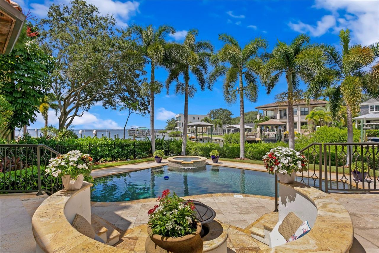 25 W Spanish Main Street, Tampa, FL 33609 Photo