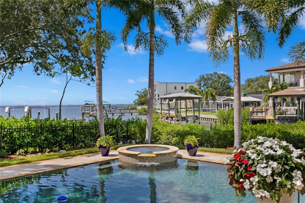 25 W Spanish Main Street, Tampa, FL 33609 Photo