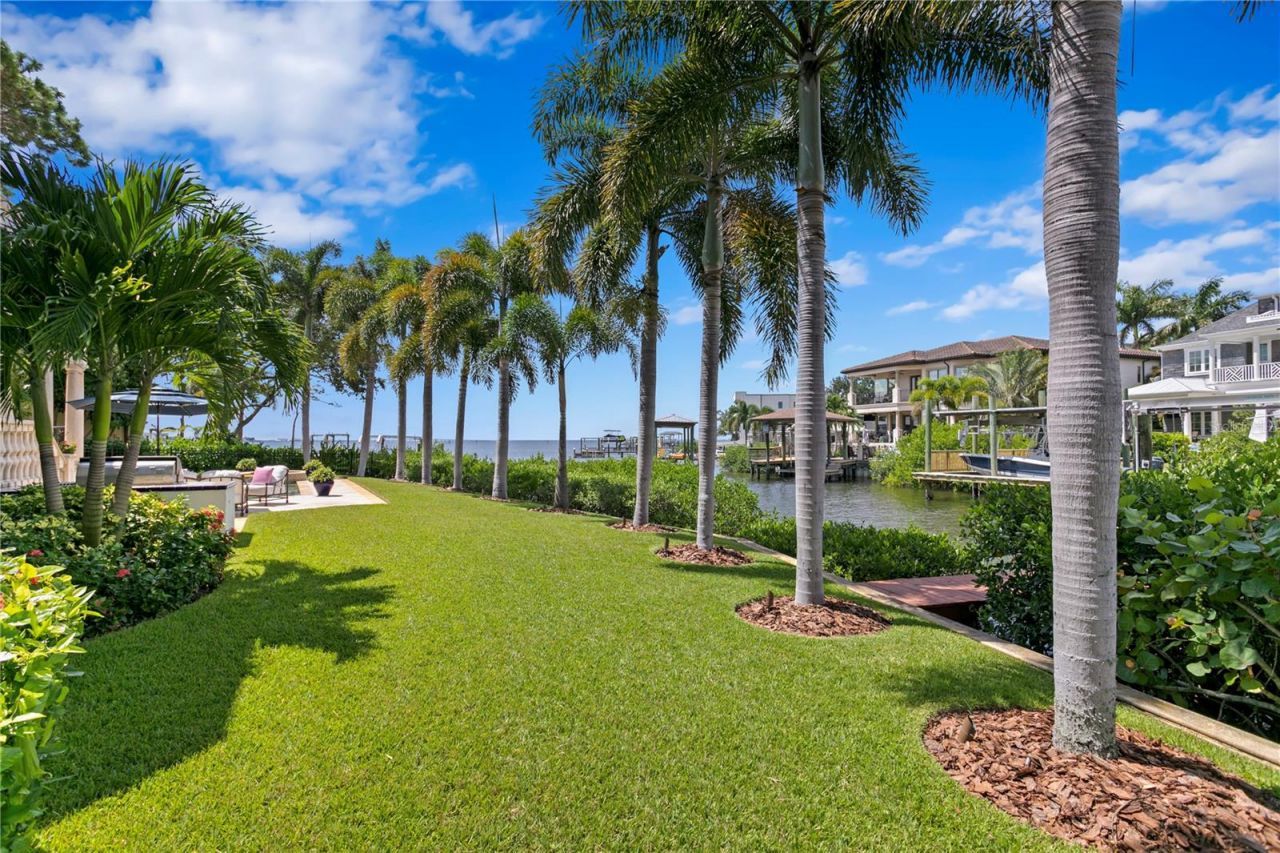 25 W Spanish Main Street, Tampa, FL 33609 Photo