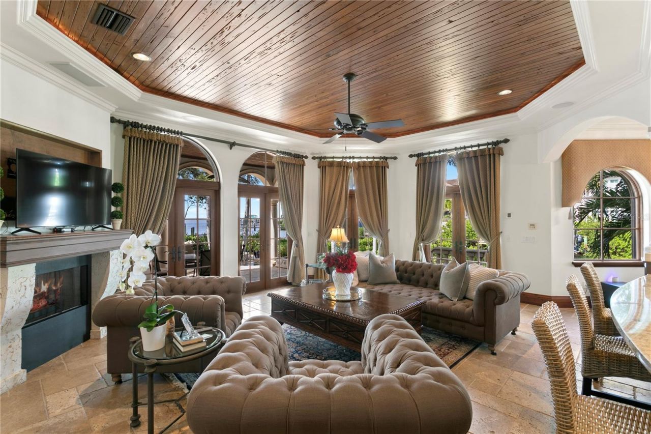 25 W Spanish Main Street, Tampa, FL 33609 Photo